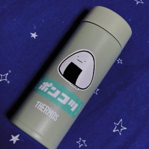 ステッカー貼ったボトル