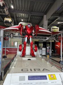 ロボット。車の形に変形するらしい。