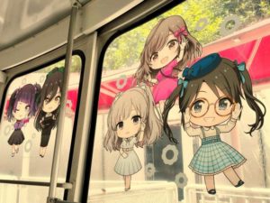 シャニマスのアンティーカのミニキャラが貼ってある窓。