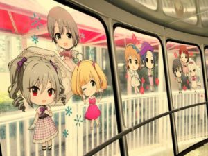 デレマスの蘭子・悠貴・心、765ASの雪歩・あずさ・真・春香・貴音が貼ってある窓。