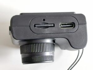 カメラ下部。type-Cの差込口とmicroSDスロットがある。